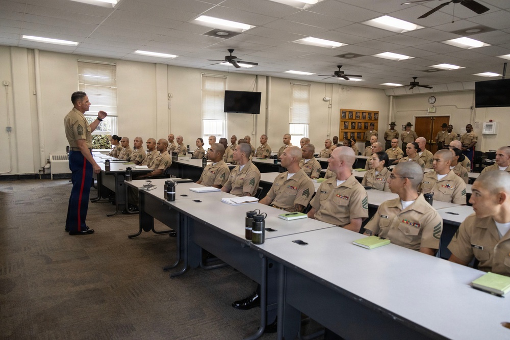 SMMC Ruiz visits MCRD San Diego