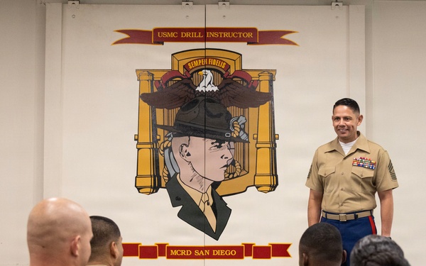 SMMC Ruiz visits MCRD San Diego