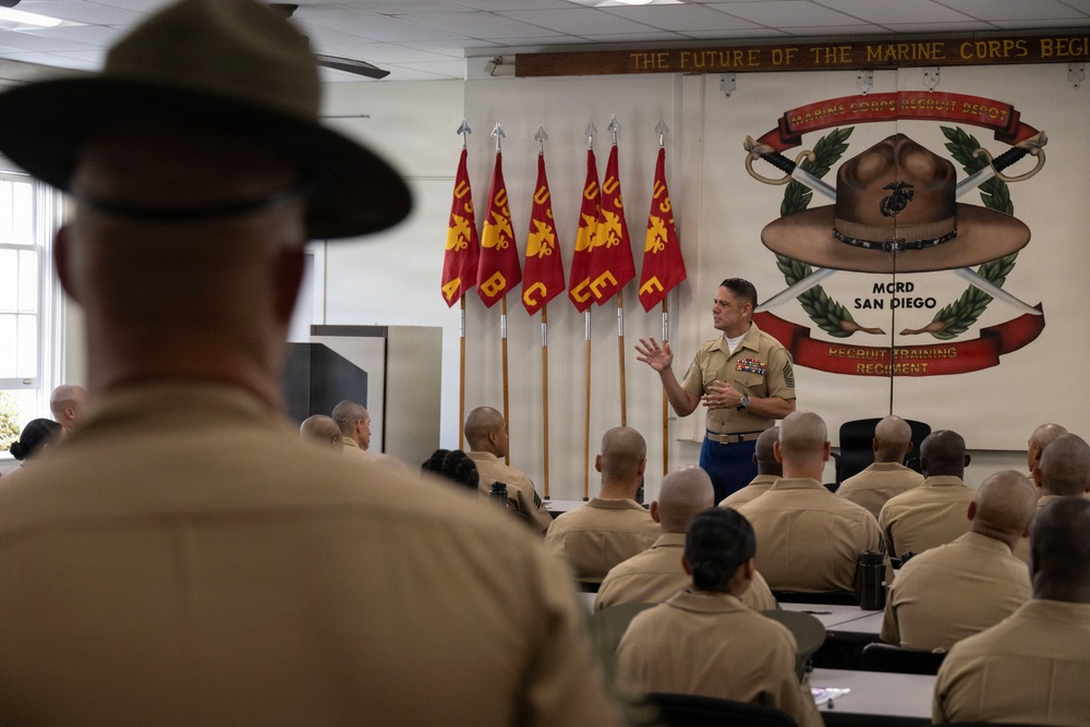 SMMC Ruiz visits MCRD San Diego