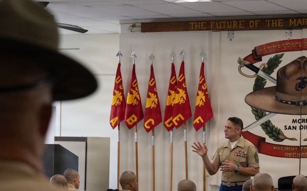 SMMC Ruiz visits MCRD San Diego