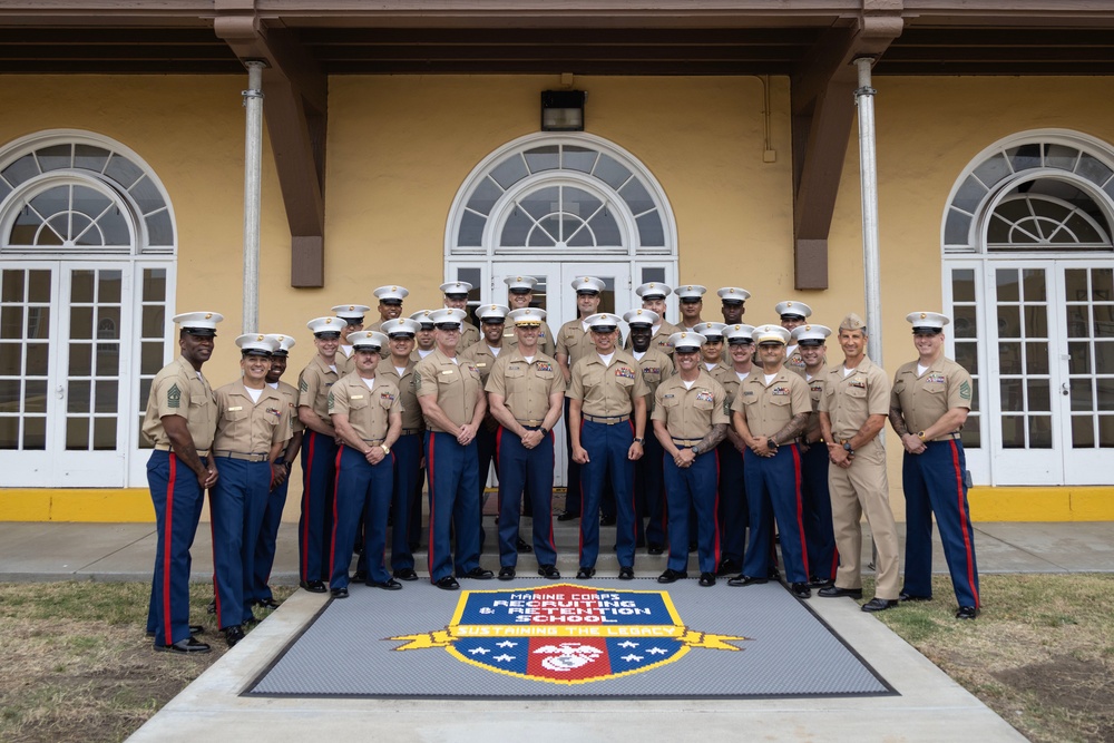 SMMC Ruiz visits MCRD San Diego