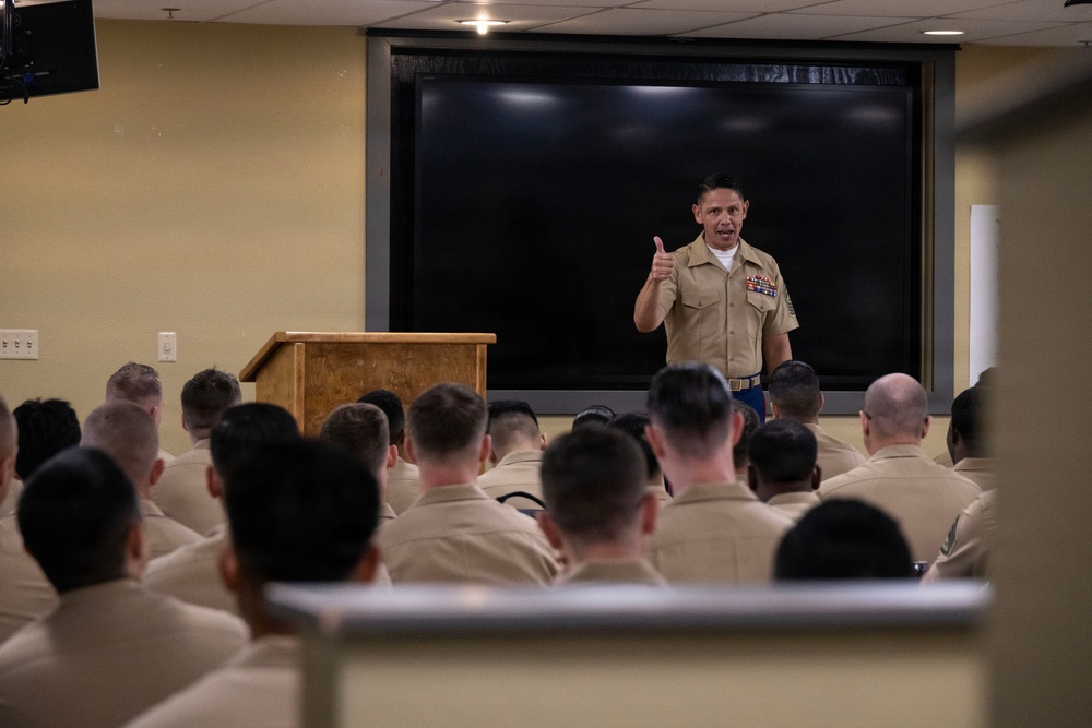 SMMC Ruiz visits MCRD San Diego