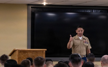 SMMC Ruiz visits MCRD San Diego