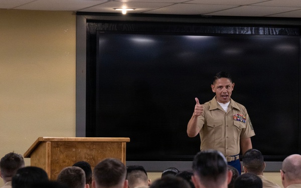 SMMC Ruiz visits MCRD San Diego