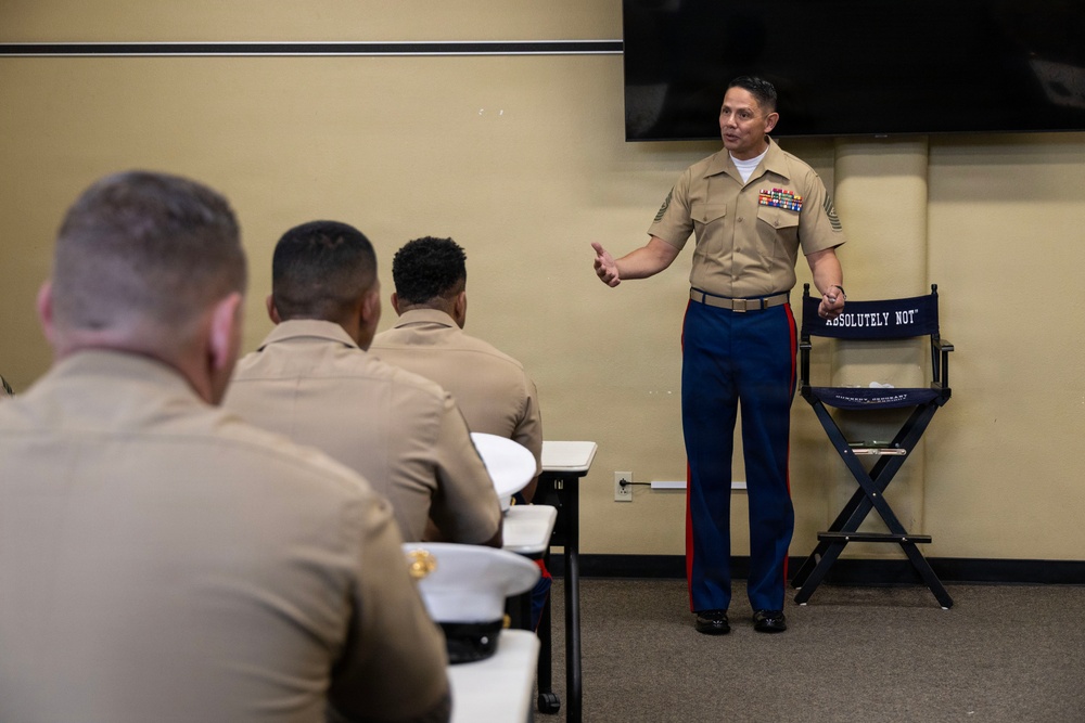 SMMC Ruiz visits MCRD San Diego