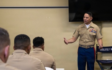 SMMC Ruiz visits MCRD San Diego