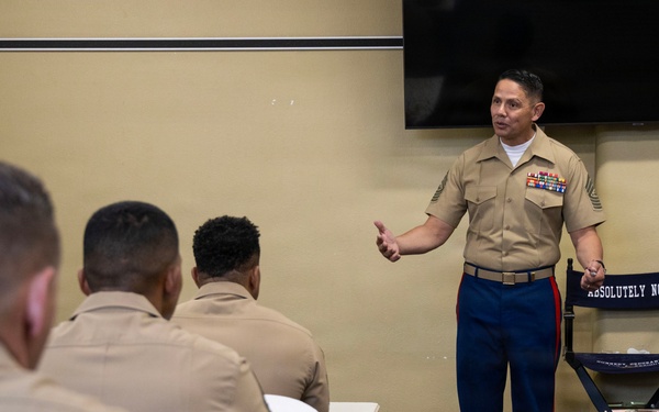 SMMC Ruiz visits MCRD San Diego