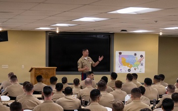 SMMC Ruiz visits MCRD San Diego