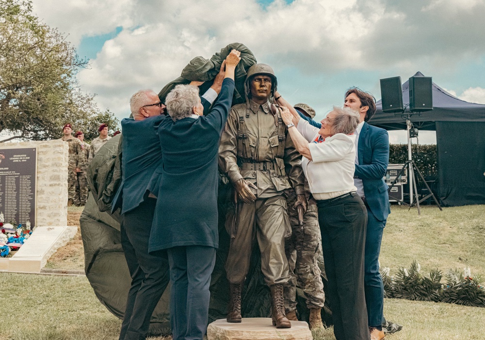 D-Day82: Gavin Statue Unveiling