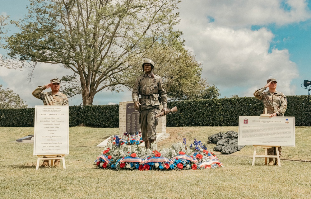 D-Day82: Gavin Statue Unveiling