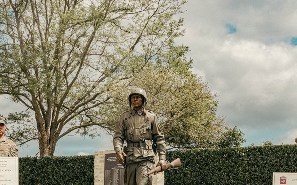 D-Day82: Gavin Statue Unveiling