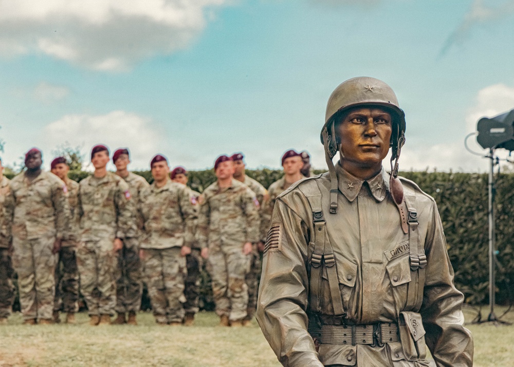 D-Day82: Gavin Statue Unveiling