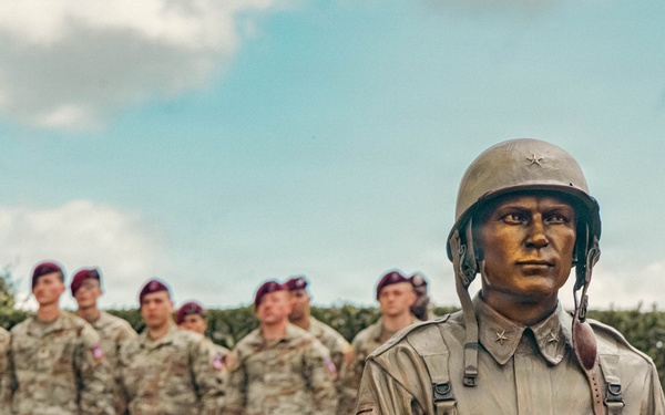 D-Day82: Gavin Statue Unveiling