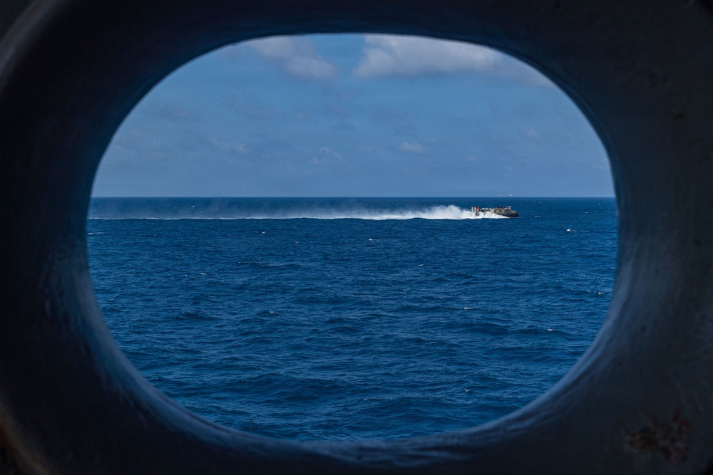 11th MEU Marines, Sailors Conduct LCAC Operations Aboard USS Boxer