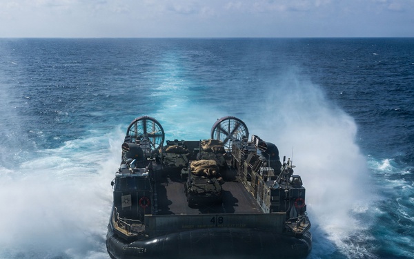11th MEU Marines, Sailors Conduct LCAC Operations Aboard USS Boxer