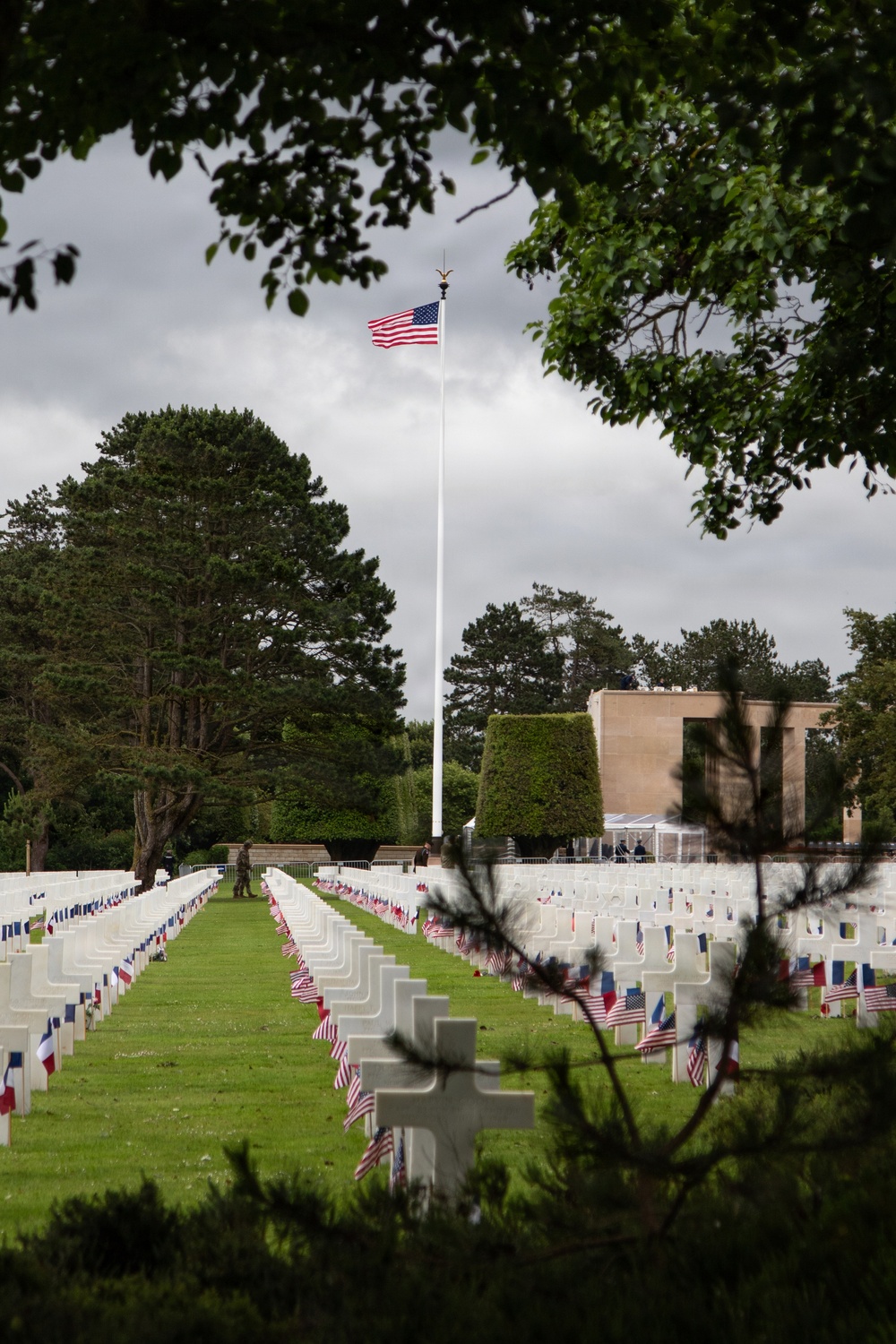 Service members reenlist at Normandy American Cemetery, D-Day 82