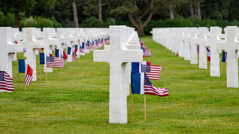 Service members reenlist at Normandy American Cemetery, D-Day 82