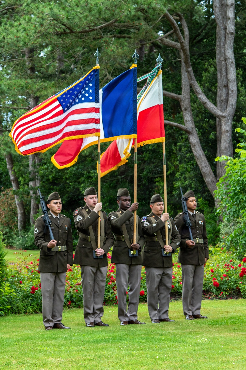 Service members reenlist at Normandy American Cemetery, D-Day 82