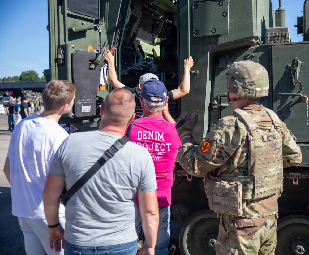7th ATC Supports German Armed Forces Day in Weiden
