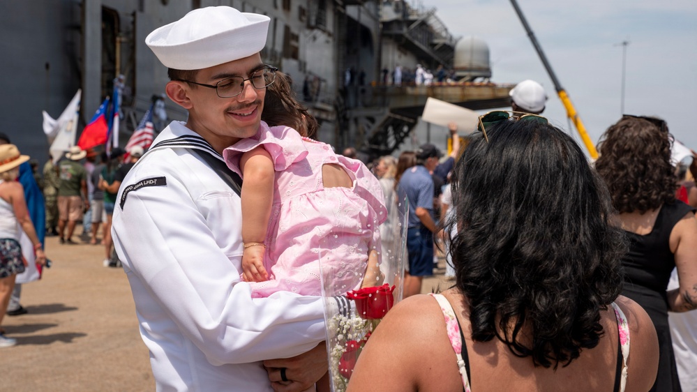 USS Iwo Jima (LHD 7) returns to Naval Station Norfolk