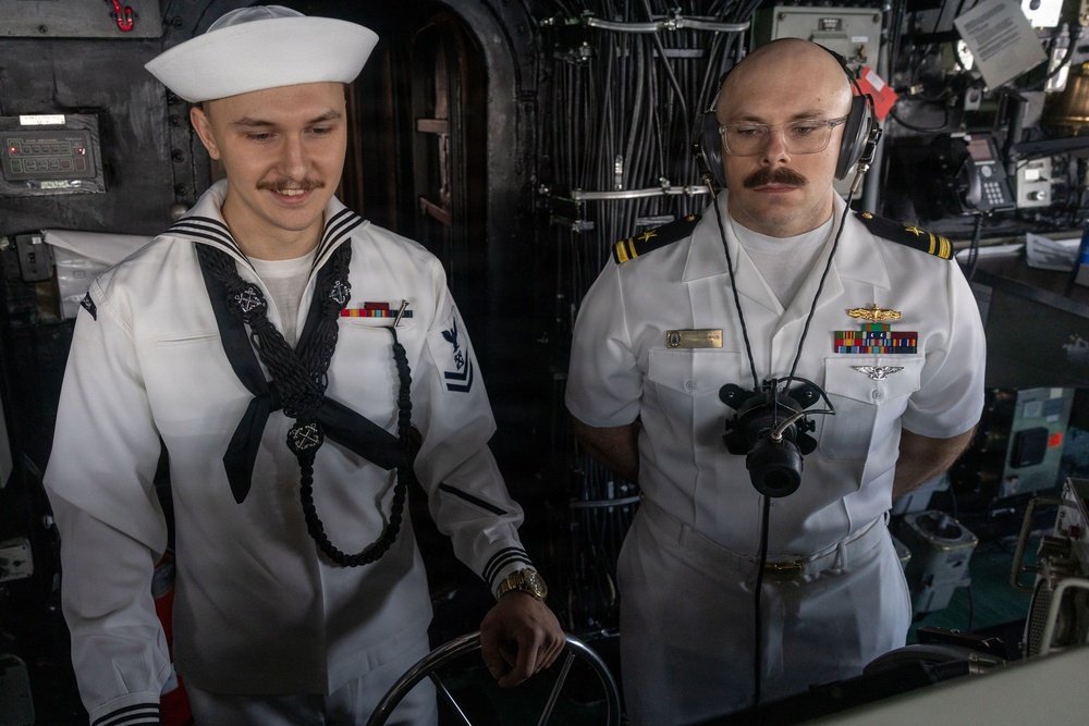USS Iwo Jima returns home from 10 month deployment