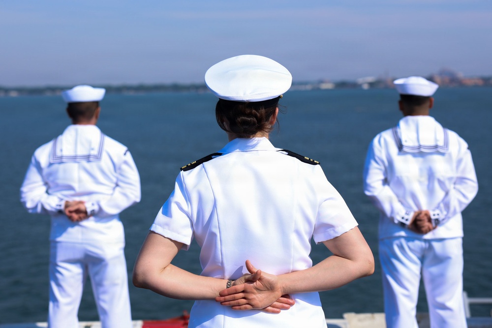 USS Iwo Jima returns home from 10 month deployment