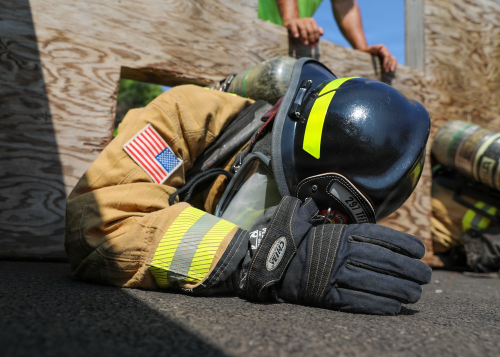 Hawaii Army National Guard firefighters conduct joint emergency response training on Maui