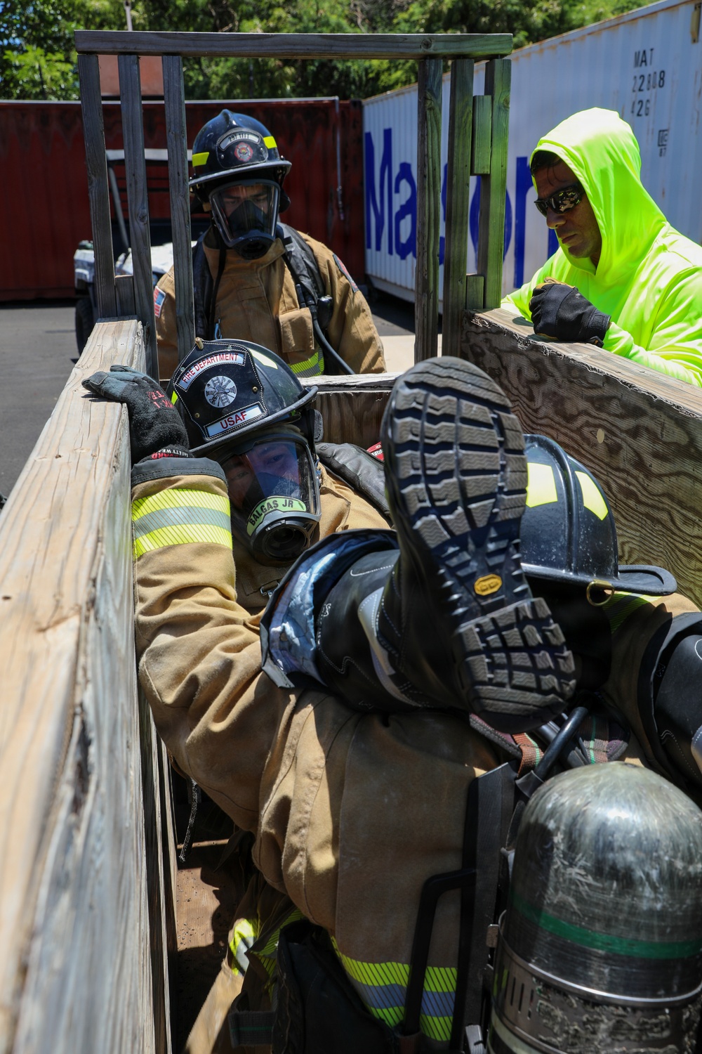 Hawaii Army National Guard firefighters conduct joint emergency response training on Maui