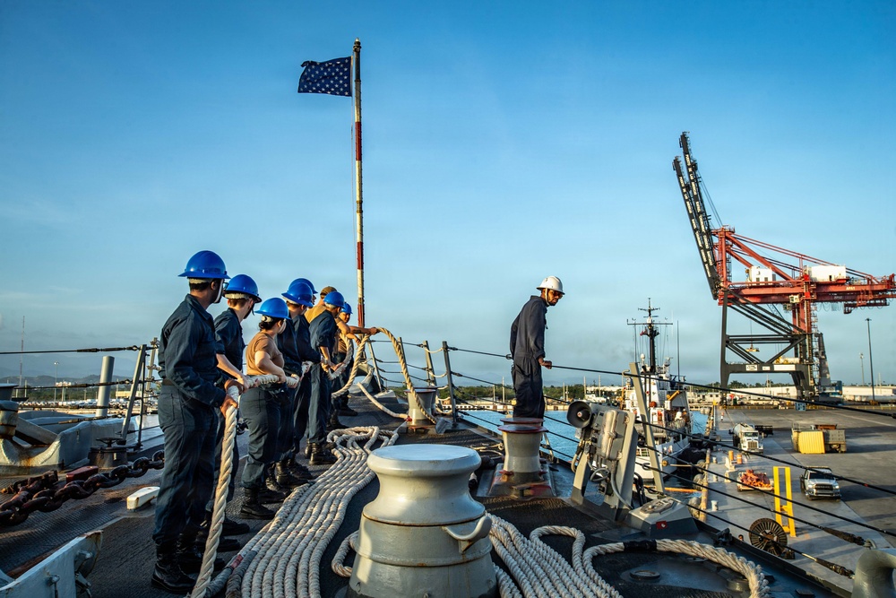 USS Gridley Pulls out of Puerto Rico