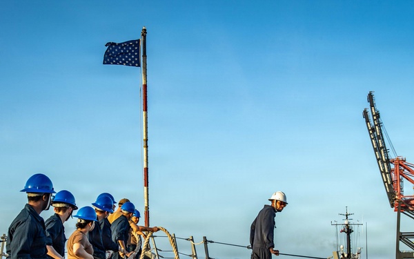 USS Gridley Pulls out of Puerto Rico