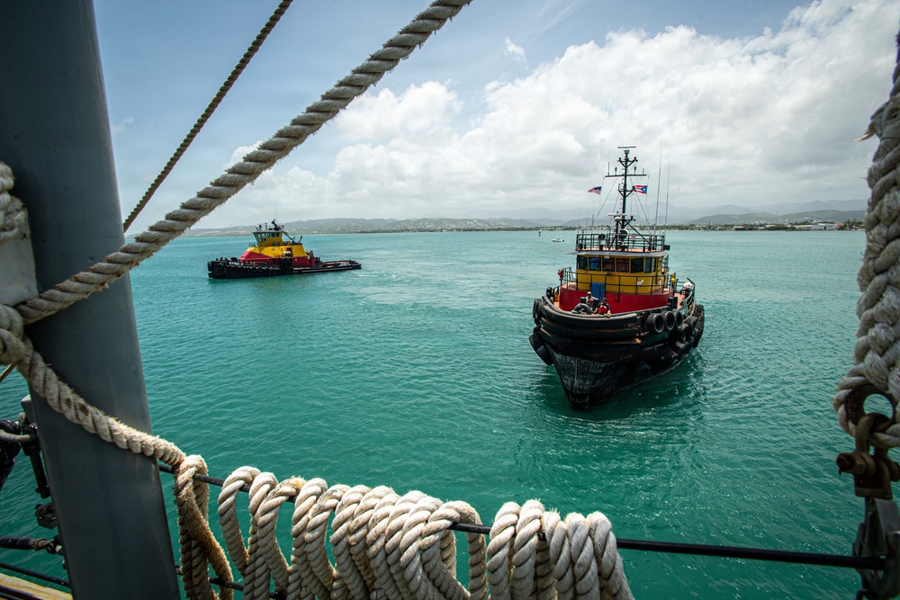 USS Gridley Pulls out of Puerto Rico