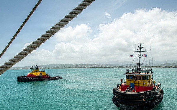 USS Gridley Pulls out of Puerto Rico