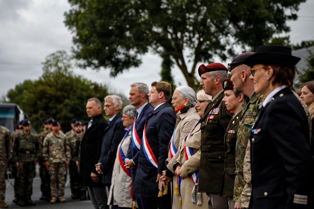 Paratroopers participate in tribute at Place Toccoa, Normandy 82