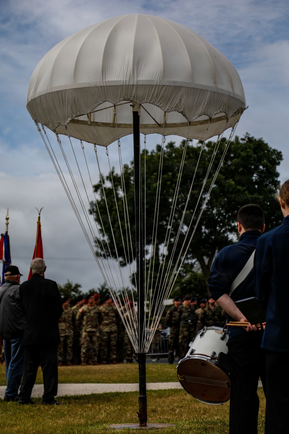Paratroopers participate in tribute at Place Toccoa, Normandy 82