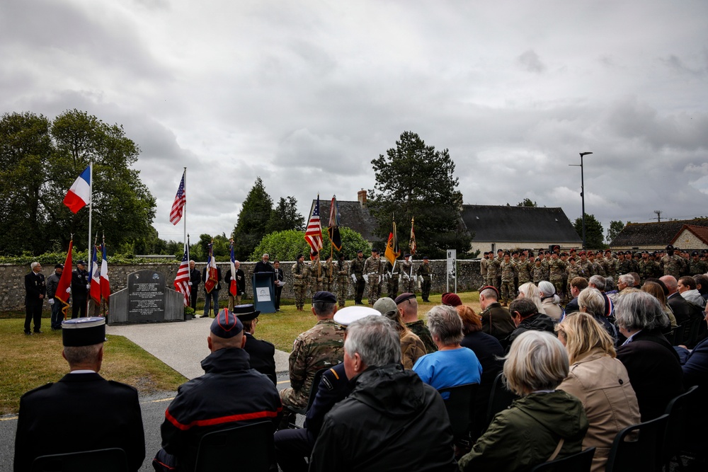 Paratroopers participate in tribute at Place Toccoa, Normandy 82