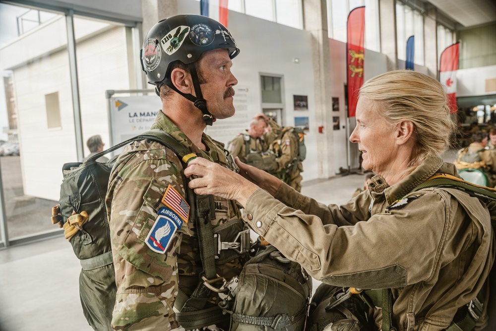82nd Airborne Veteran jumps with Liberty Jump Team during D-Day 82