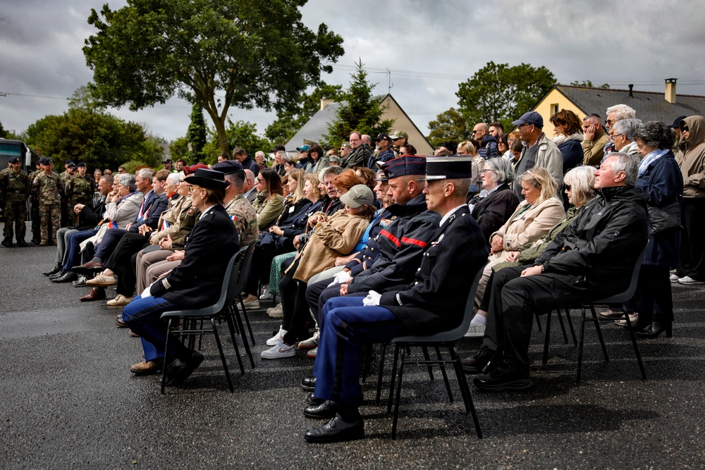 Paratroopers participate in tribute at Place Toccoa, Normandy 82