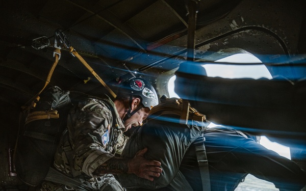 82nd Airborne Veteran jumps with Liberty Jump Team during D-Day 82