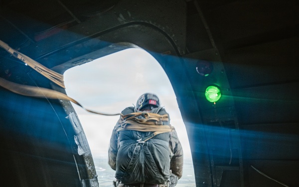 82nd Airborne Veteran jumps with Liberty Jump Team during D-Day 82