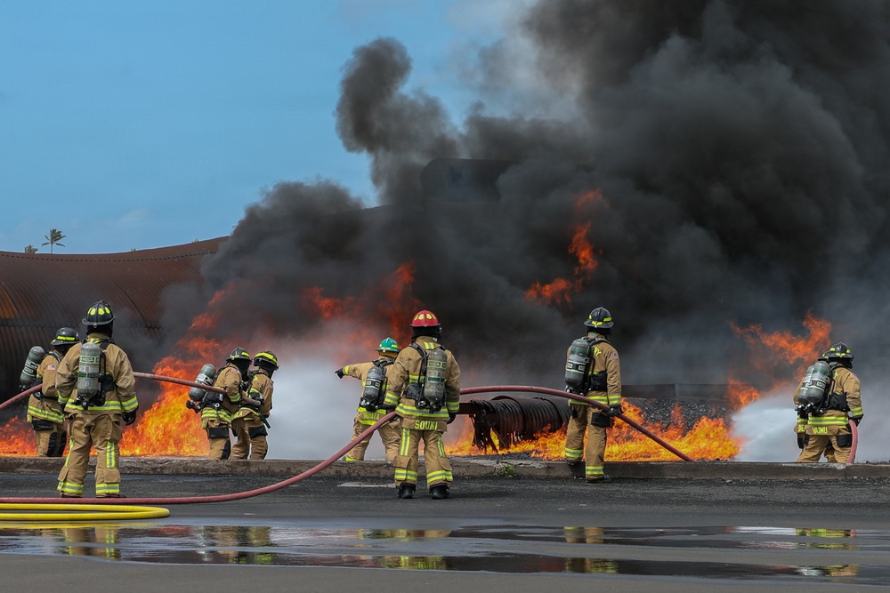 Hawaii Army National Guard firefighters conduct joint live fire training on Maui
