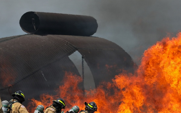 Hawaii Army National Guard firefighters conduct joint live fire training on Maui