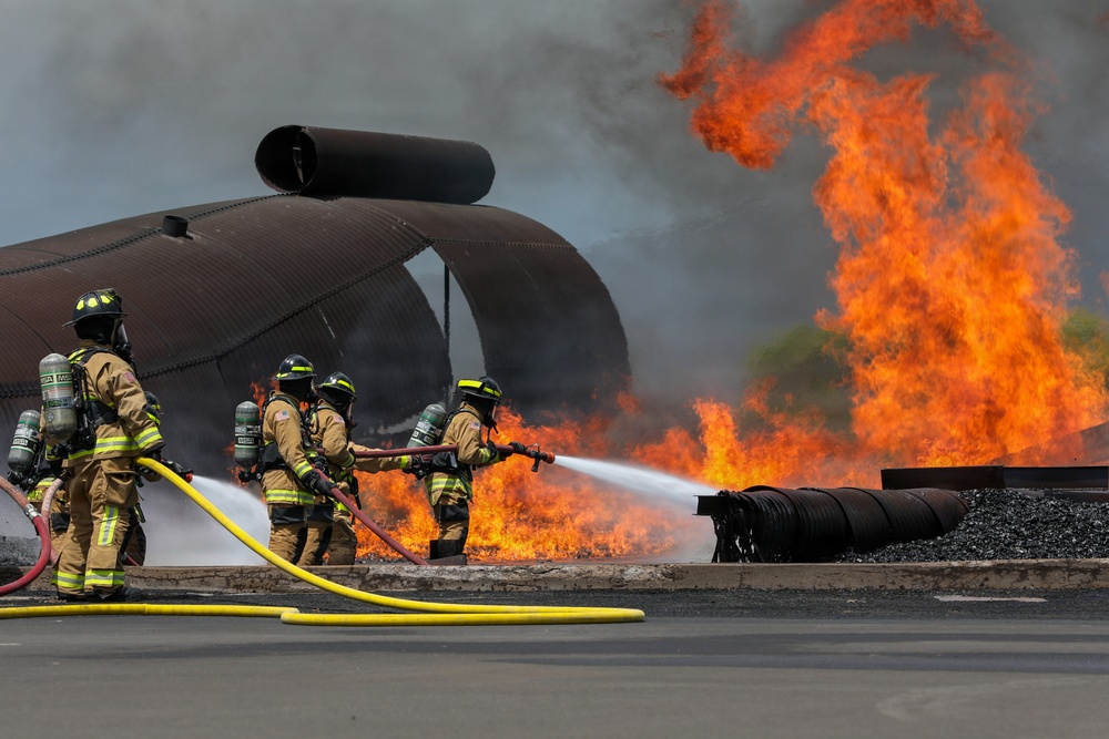 Hawaii Army National Guard firefighters conduct joint live fire training on Maui