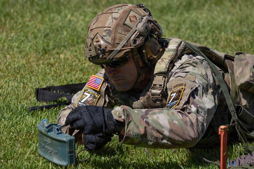 National Guard Soldiers Face Day 1 Challenges at Region VI Best Warrior Competition