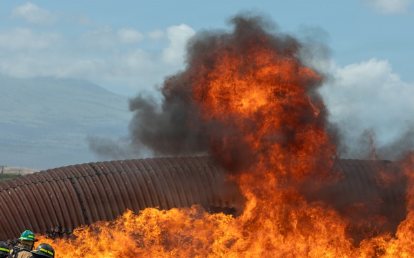 Hawaii Army National Guard firefighters conduct joint emergency response training on Maui