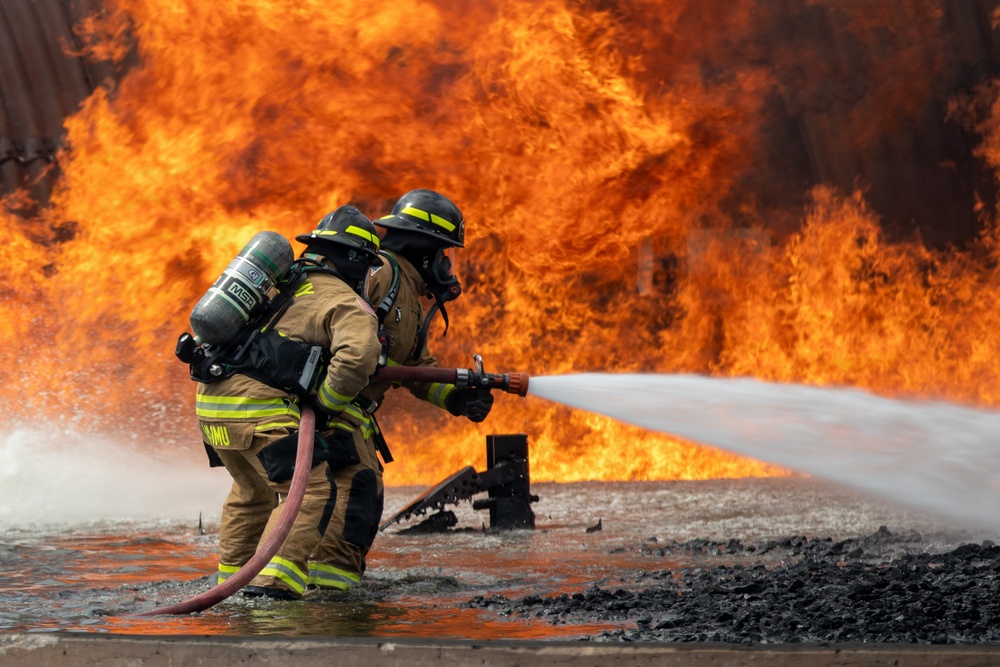 Hawaii Army National Guard firefighters conduct joint emergency response training on Maui