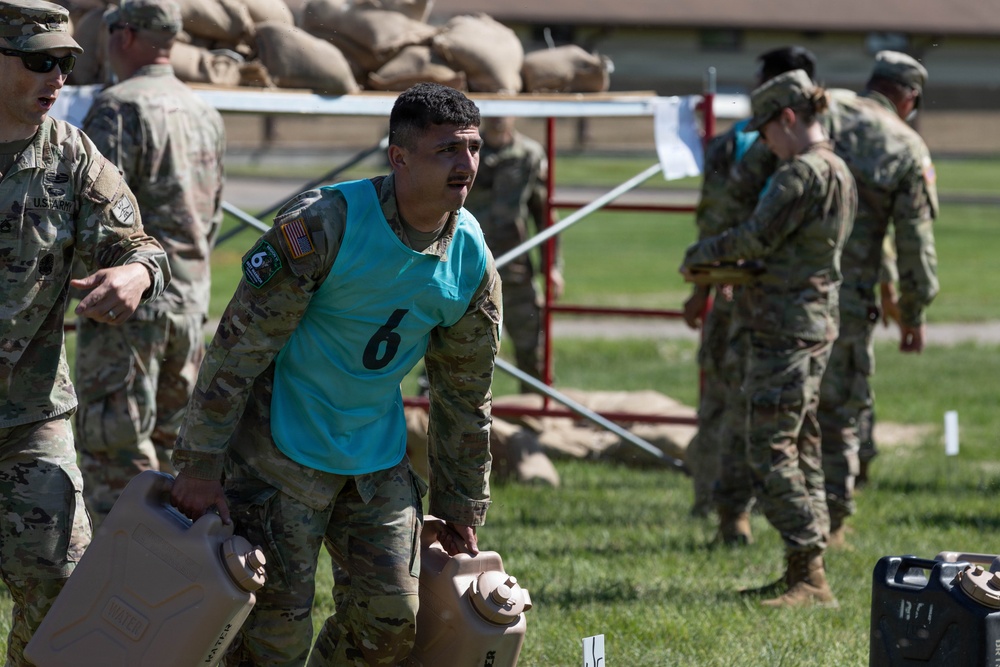 National Guard Soldiers Face Day 1 Challenges at Region VI Best Warrior Competition