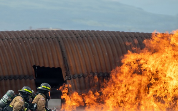 Hawaii Army National Guard firefighters conduct joint emergency response training on Maui