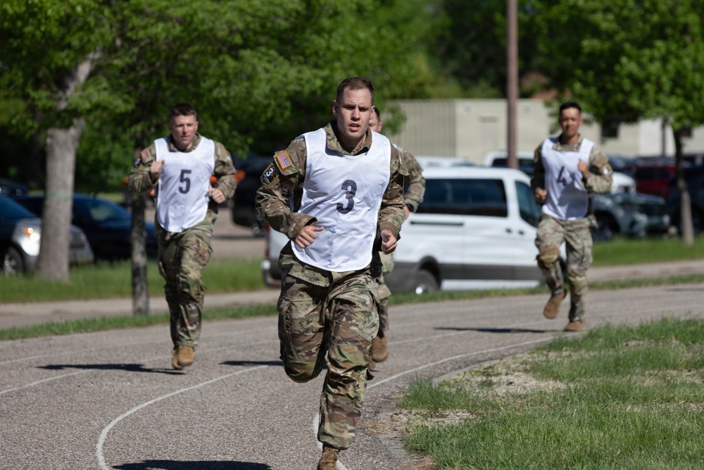 National Guard Soldiers Face Day 1 Challenges at Region VI Best Warrior Competition