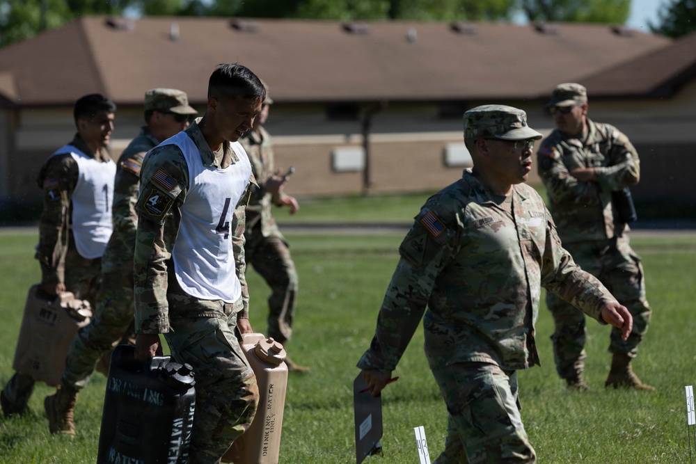 National Guard Soldiers Face Day 1 Challenges at Region VI Best Warrior Competition