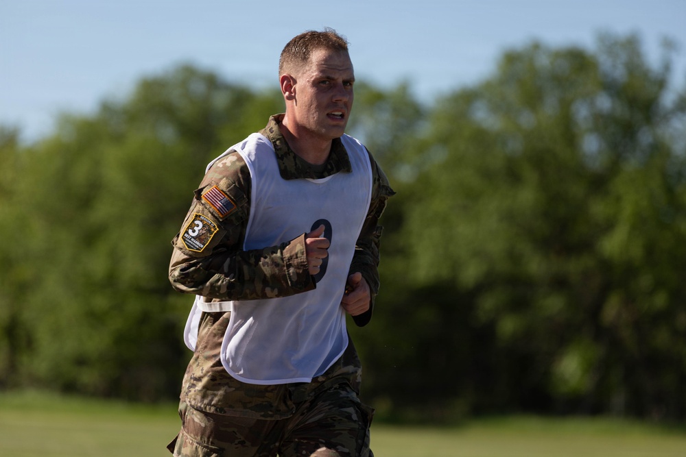 National Guard Soldiers Face Day 1 Challenges at Region VI Best Warrior Competition